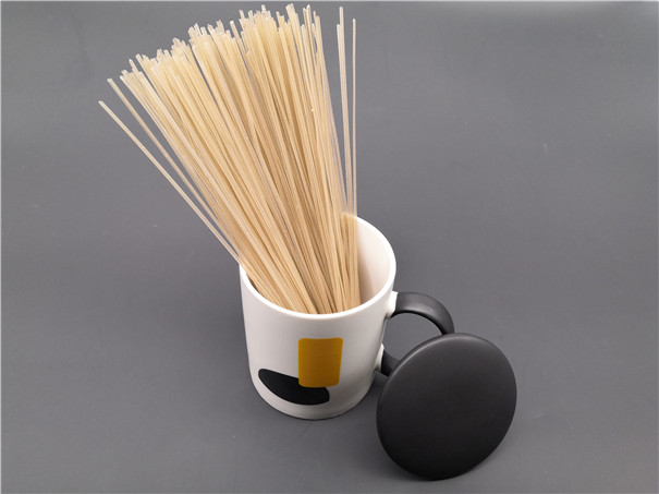 新型紅薯粉條機(jī)-粉條成品 新型紅薯粉條機(jī)-粉條成品